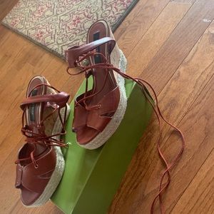 White House black market wedge